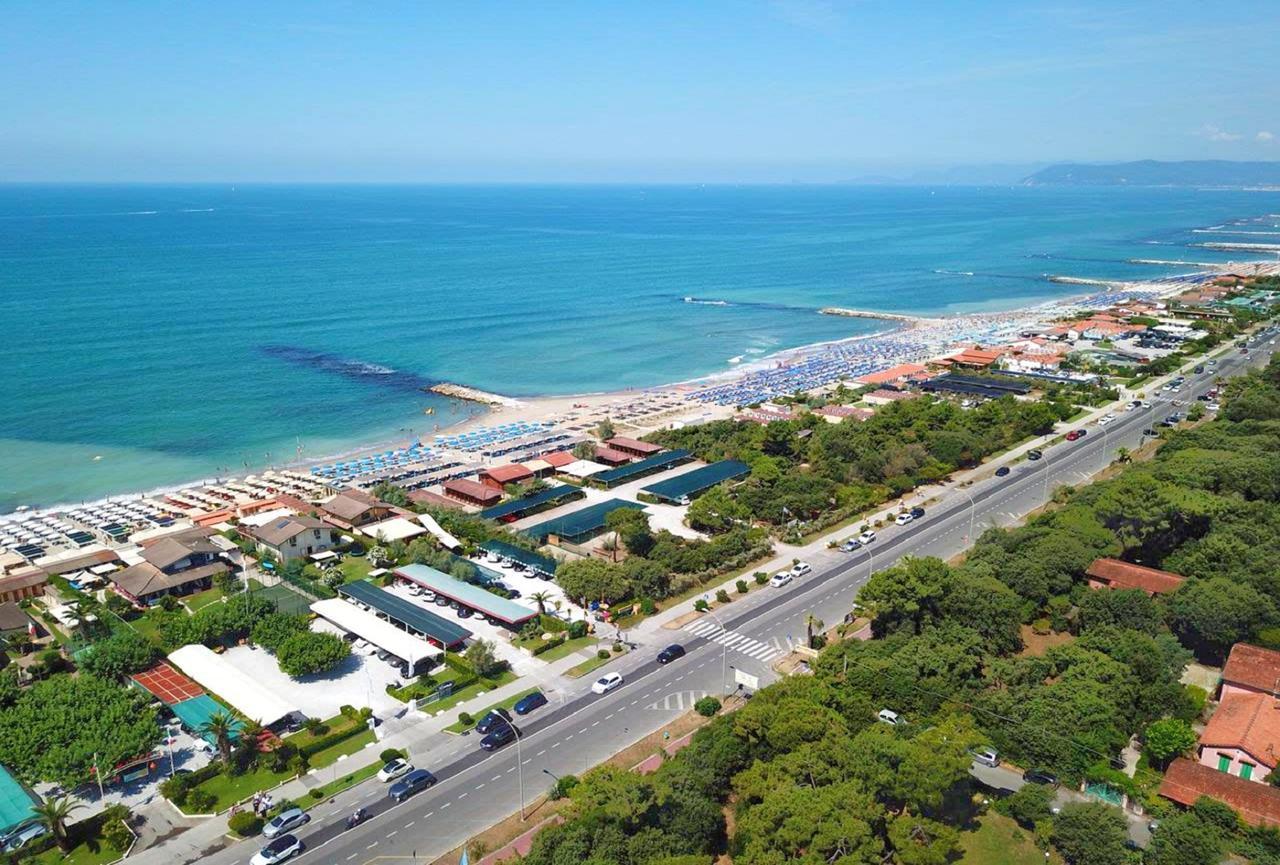 Hotel Villa Elsa Marina di Massa Kültér fotó